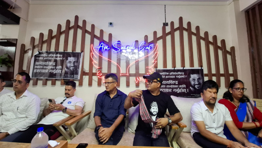 रास्वपाले घरदैलोमै पुगेर हस्ताक्षर अभियान सञ्चालन गर्ने