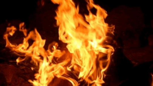 अछामको एक घरमा आगलागी हुँदा ४५ लाखको क्षति