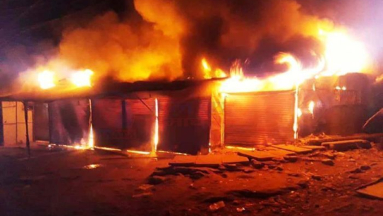 कञ्चनपुरमा आगलागी हुँदा पाँच लाख बराबरको धनमाल नष्ट