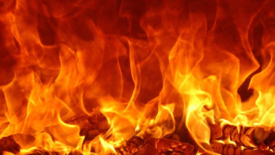 कञ्चनपुरमा एक जनाको घरमा आगलागी