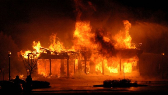 बाजुराको एक घरमा आगलागी, लाखौँको क्षति