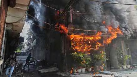 दिल्लीको रेस्टुरेन्टमा भीषण आगलागी, १० जनाको मृत्यु