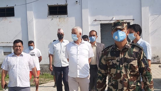 मन्त्री भट्टद्धारा धनगढीका बिभिन्न कार्यालयको अनुगमन
