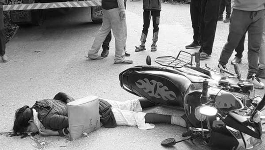 बझाङमा सवारी दुर्घटना, मोटरसाइकलमा सवार युवतीको मृत्यु