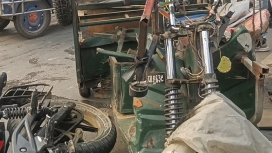 Three injured in collision between auto-rickshaw and motorcycle in Dhangadhi