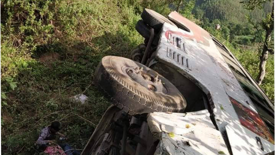 अछाममा बस दुर्घटना, १५ जना घाईते