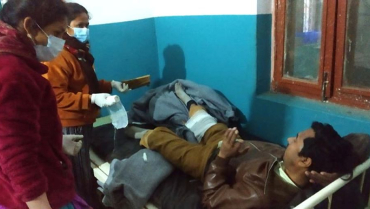 धनगढीबाट छुटेको जिप बैतडीमा दुर्घटना : चालकको मृत्यु, ६ घाईते
