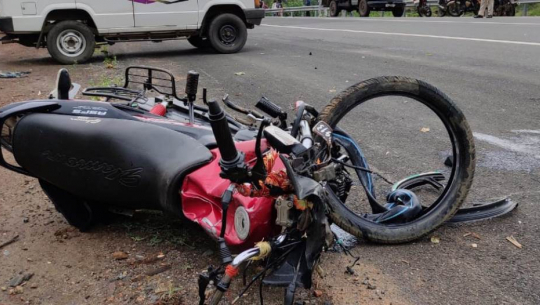 डोटीमा मोटरसाइकल अनियन्त्रित हुँदा २ जना घाइते
