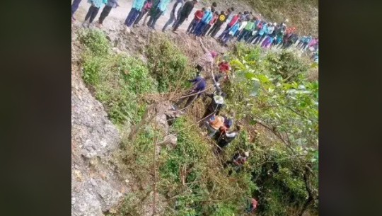 अछाममा विद्यार्थी बोकेको ट्याक्टर दुर्घटना हुँदा एकको मृत्यु, चार जना घाइते
