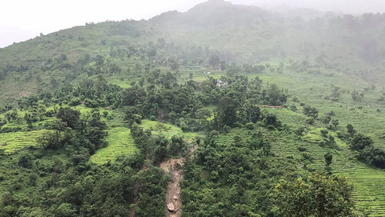अछामको सरानी गाउँका २३ परिवारलाई विद्यालयमा सारियो