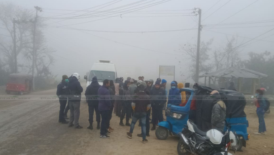 कैलालीमा फोर्स गाडी र अटो रिक्सा ठोक्किए