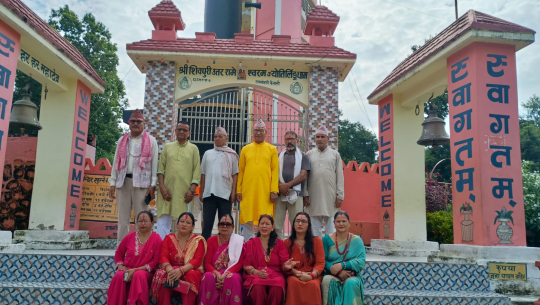 भोटेकोशी बाढीपीडितलाई शिवपुरी धाम परिवारको १ लाख ५ हजार सहयोग