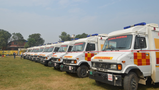 सुदूरपश्चिम सरकारले बाडेका एम्बुलेन्स : ब्रेक लाग्दैन, इन्धन तेब्बर खान्छ गति सुस्त