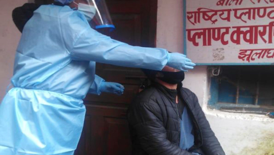 बैतडीको झुलाघाटमा कडाई, कोरोना परीक्षण गरेर मात्रै प्रवेश गर्न दिने