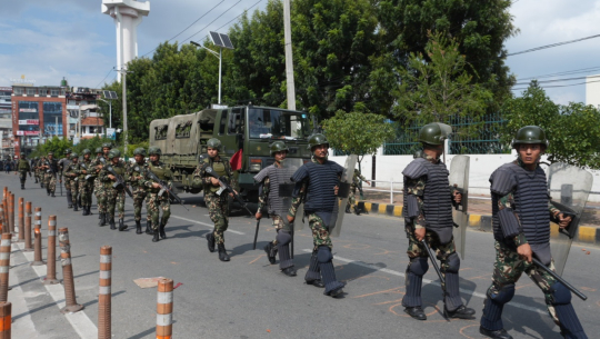 कफ्र्यू आदेश क्रमशः खुकुलो गर्दै सेना