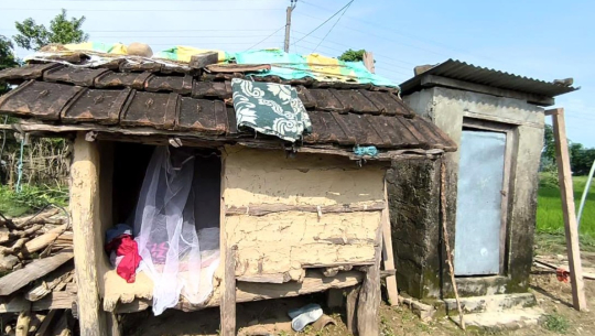 छाउगोठमा सर्पले ढस्दा मृत्यु भएकी कमलाको परिवारलाई ५० हजार सहयोग