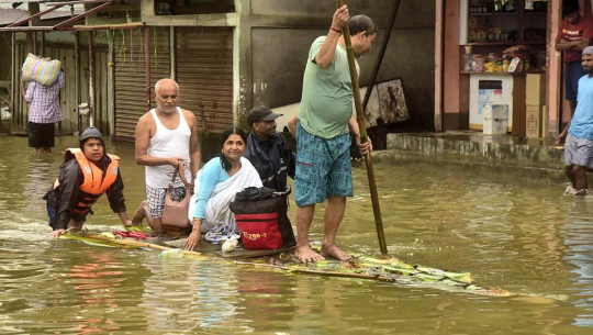 भारतको आसाममा बाढी पहिरोबाट करिब ५५ लाख मानिस प्रभावित