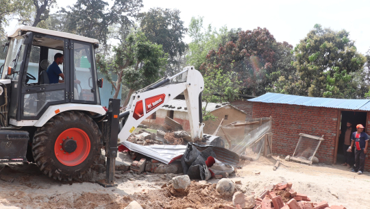 गोदावरी–२ को दुर्गालक्ष्मी सामुदायिक वनमा अतिक्रमण हटाउने अभियान जारी