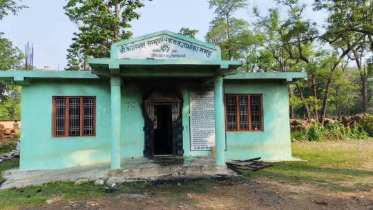 गौरीगङ्गामा सामुदायिक वनको भवनमा आगजनी प्रकरण: छानबिनमा ढिलाइ भएको भन्दै तालाबन्दी