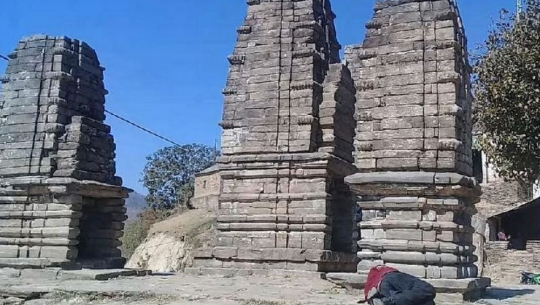 पाण्डवका देवल जीर्ण बन्दै