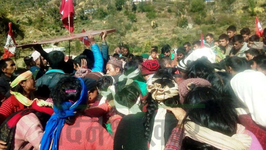 चुनावको ऋण तिर्न विदेश गएका बझाङका बोहरा बाकसमा फर्किए, ८ वर्षका छोराले दिए दागबत्ती