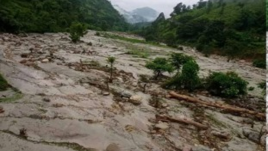 बैतडीमा बाढीले खेत बगाएर बगर बनायो, किसानहरु चिन्तित