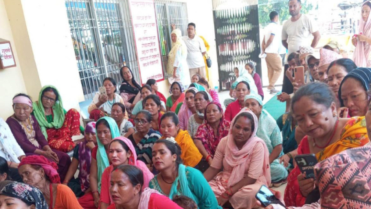 तटबन्धको माग गर्दै धर्नामा, राहत होइन तटबन्ध चाहियो