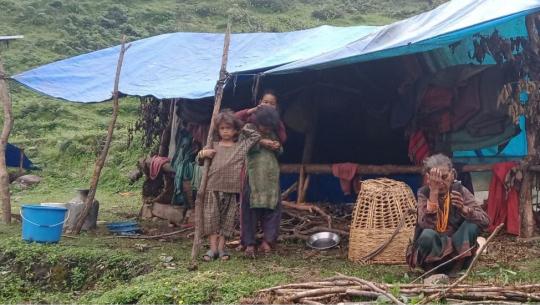 बाढीपीडित परिवारका न ओढ्ने कपडा न त बास