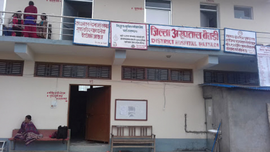 जिल्ला अस्पताल बैतडीलाई अक्सिजन कन्सन्ट्रेटर र सिलिण्डर हस्तान्तरण