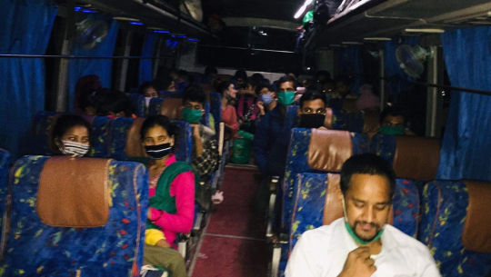 नेविसंघले धनगढीमा अलपत्र परेका सय जनालाई बाजुरा पठायो