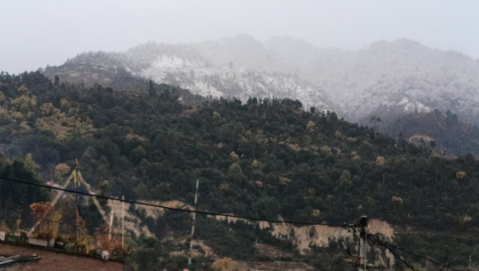 बाजुरामा वर्षासँगै हिमपात