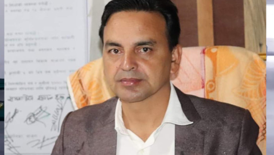 कोरोना परीक्षणका लागि स्वाब बोकेर जुम्ला पुगे बुढिगंगाका मेयर शाह