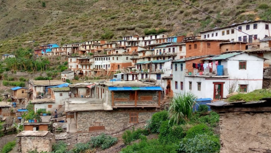 हिउँद सुरु भएसँगै खाली हुनथाले बाजुराका गाउँबस्ती