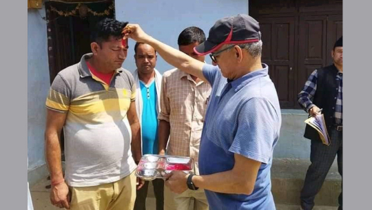 डोटीमा माओवादीबाट वडाध्यक्षका उम्मेदवार बनेका बलायर काँग्रेसमा प्रवेश