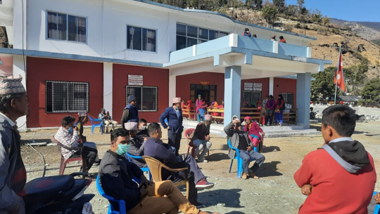 सडक र खानेपानीको माग गर्दै बझाङको जयपृथ्वी नगरपालिकामा धर्ना