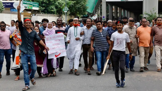 बङ्गलादेशमा विद्यार्थीको आन्दोलन फेरि चर्कियोः देशभर कर्फ्यू, इन्टरनेट बन्द