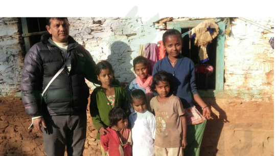 बैतडीमा क्यान्सरबाट बुबाको मृत्यु र आमा अन्तै हिडेपछि ६ बालिकाको विचल्ली