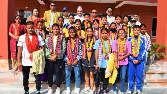 काठमाडौँमा जारी उप–मेयर कप महिला फुटबलका लागि कञ्चनपुरको टीम प्रस्थान