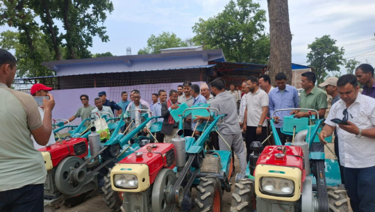 कञ्चनपुरको बेलडाडीका किसानलाई उन्नत जातको आलुको बीउ सहित कृषि उपकरण वितरण 
