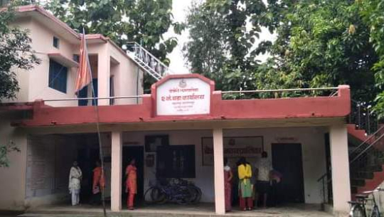 कञ्चनपुरका एक वडा सचिवको कार्यकक्षमा तालाबन्दी