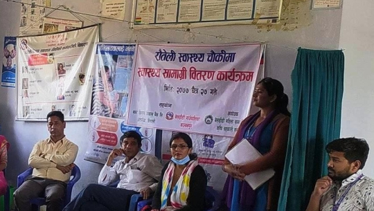 कञ्चनपुरमा साना किसान कृषि सहकारीद्वारा स्वास्थ्य सामग्री वितरण