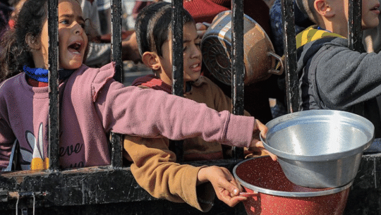 गाजामा अत्यावश्यक सामग्रीको चरम अभाव, राहत ढुवानीमा ढिलाइ