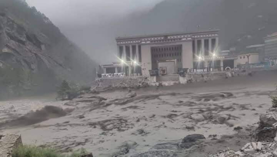भोटेकोशी बाढीः तीन जनाको शव भेटियो, पाँच जनाको उद्धार