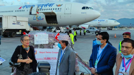 विमानस्थलमा स्वीटजरल्याण्डले बुझायो ३० हजार पीसीआर किट