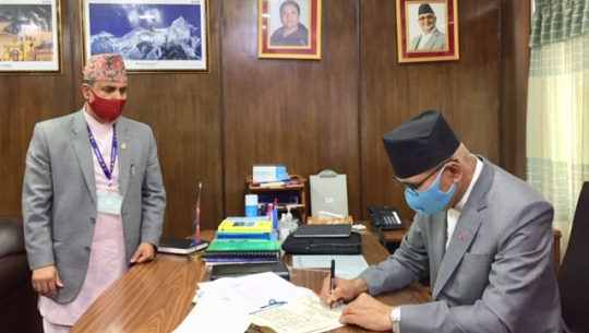 डडेल्धुरासहित ३ अस्पतालमा अक्सिजन प्लान्ट राख्न पौने ६ करोड बजेट