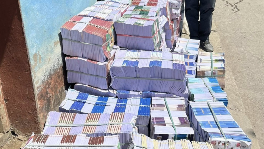 शैक्षिक सत्र सुरु हुनअघि बाजुरामा पुगेको पाठ्यपुस्तक। तस्बिर : शेरबहादुर सार्की