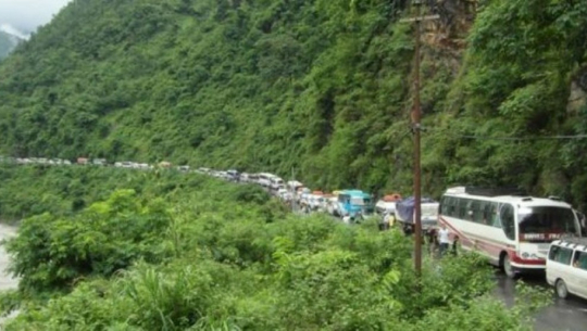 बझाङमा पाँच दिनदेखि ठप्प पारिएको यातायात आजदेखि सुचारु