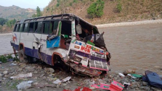 डोटी बस दुर्घटनाः ५ जनाको अवस्था गम्भीर, एक बालक बेपत्ता 