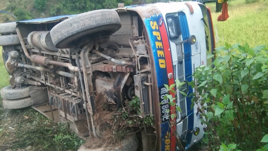 बैतडीमा बस दुर्घटना, २१ जना घाईते