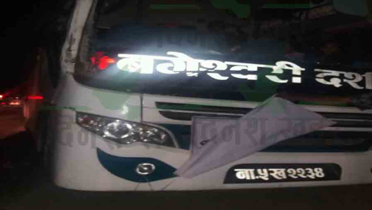 कैलालीमा टिप्परमा ठोक्किएर बस दुर्घटना
